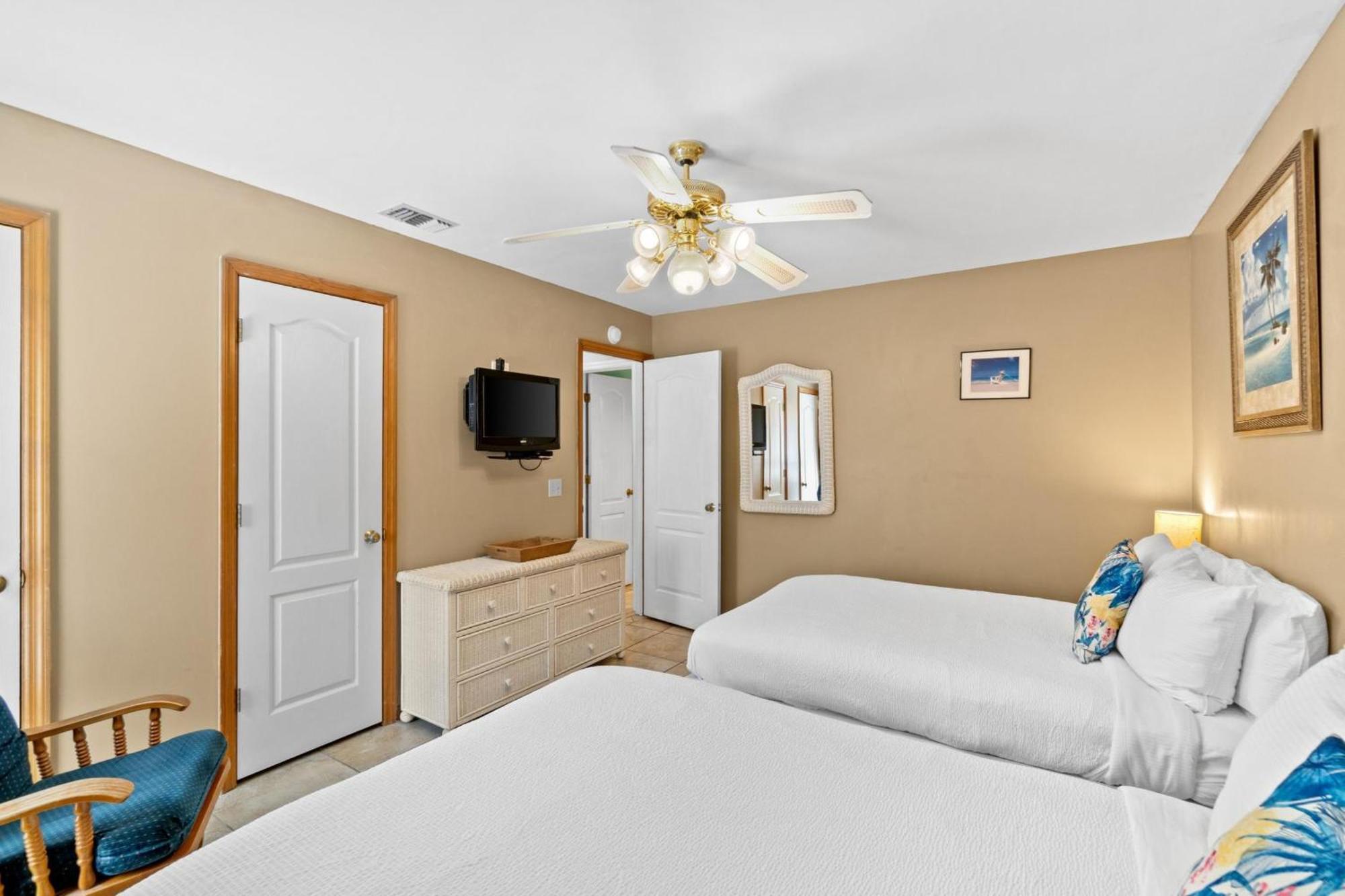 Horizon South By Panhandle Getaways Panama City Beach Room photo